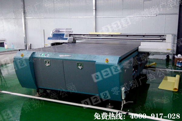 UV噴繪生產(chǎn)車(chē)間